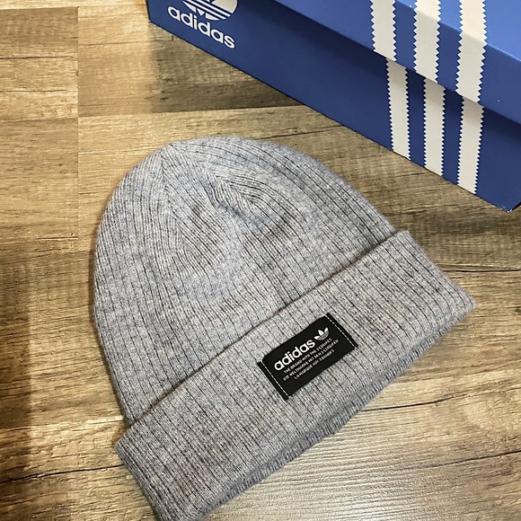 ♠️ Adidas Winter Beanie Hat - NWOT - Picture 1 of 1